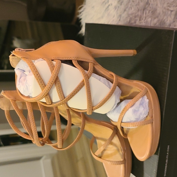 Heels - Picture 3 of 4